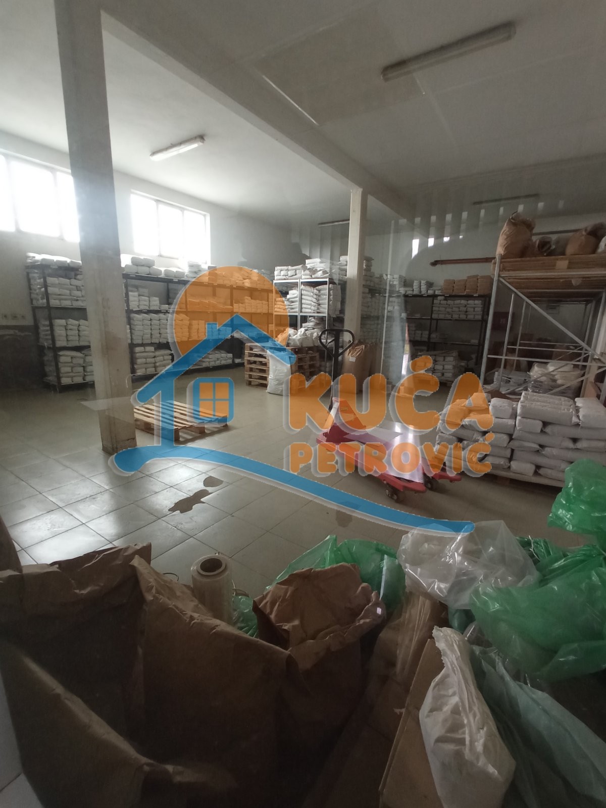 Lokal, 2500 m2, Centar, Hadžićeva ID: i-012947 39