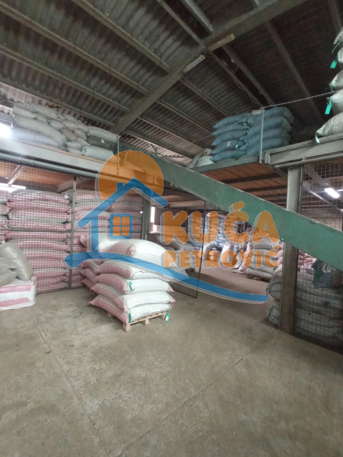 Lokal, 2500 m2, Centar, Hadžićeva ID: i-012947 41
