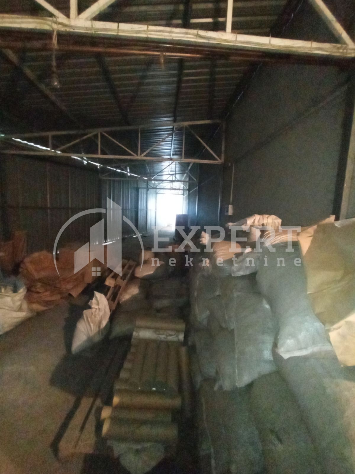 Lokal, 2500 m2, Centar, Hadžićeva ID: i-012947 51