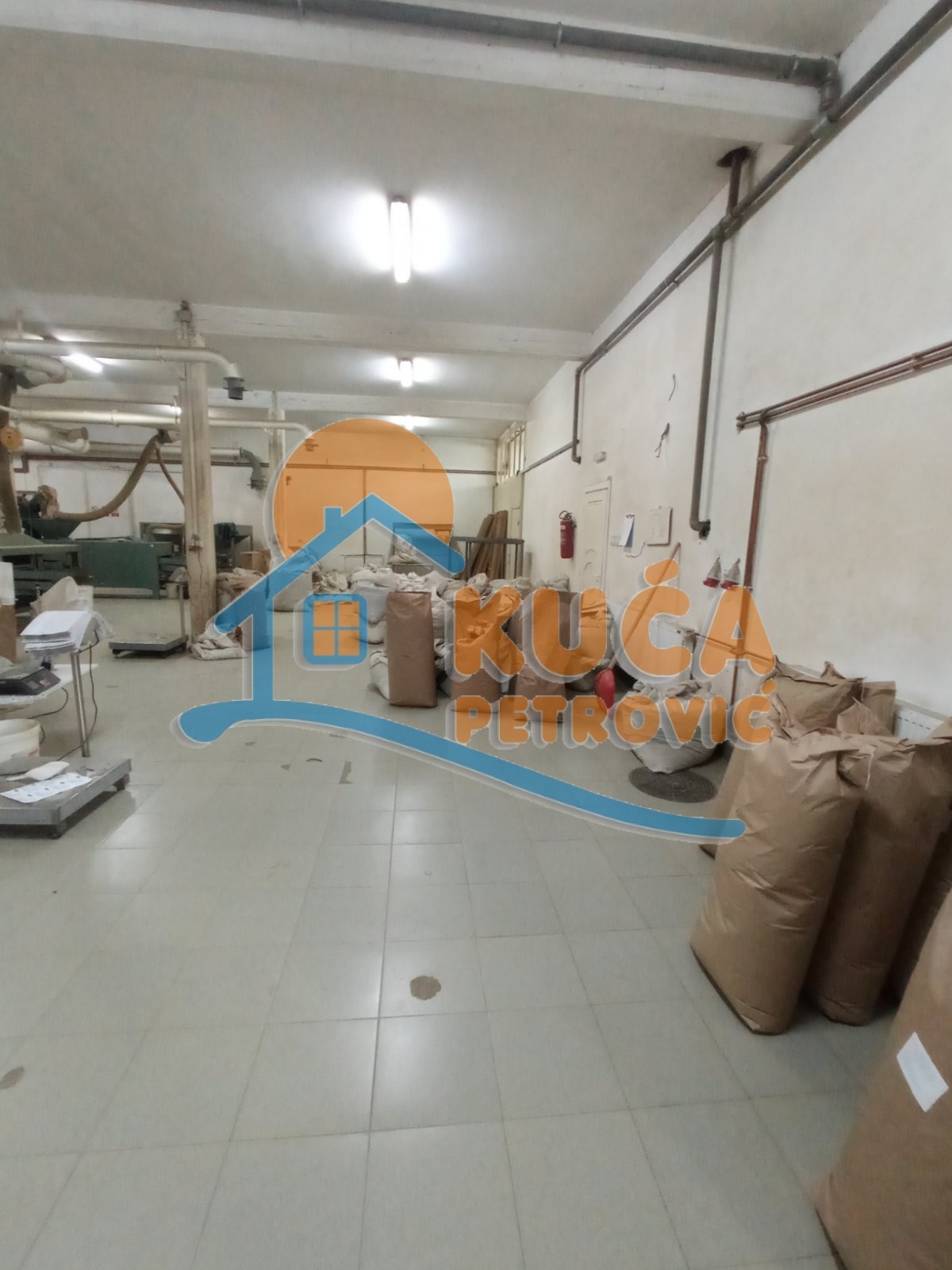 Lokal, 2500 m2, Centar, Hadžićeva ID: i-012947 37