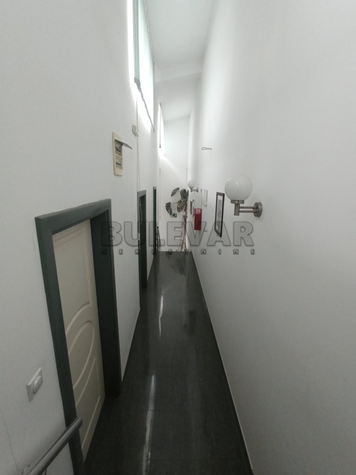 Lokal, 2500 m2, Centar, Hadžićeva ID: i-012947 23