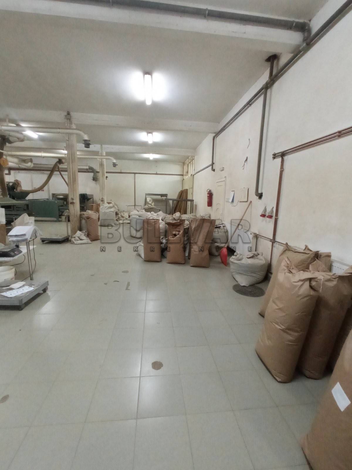 Lokal, 2500 m2, Centar, Hadžićeva ID: i-012947 37