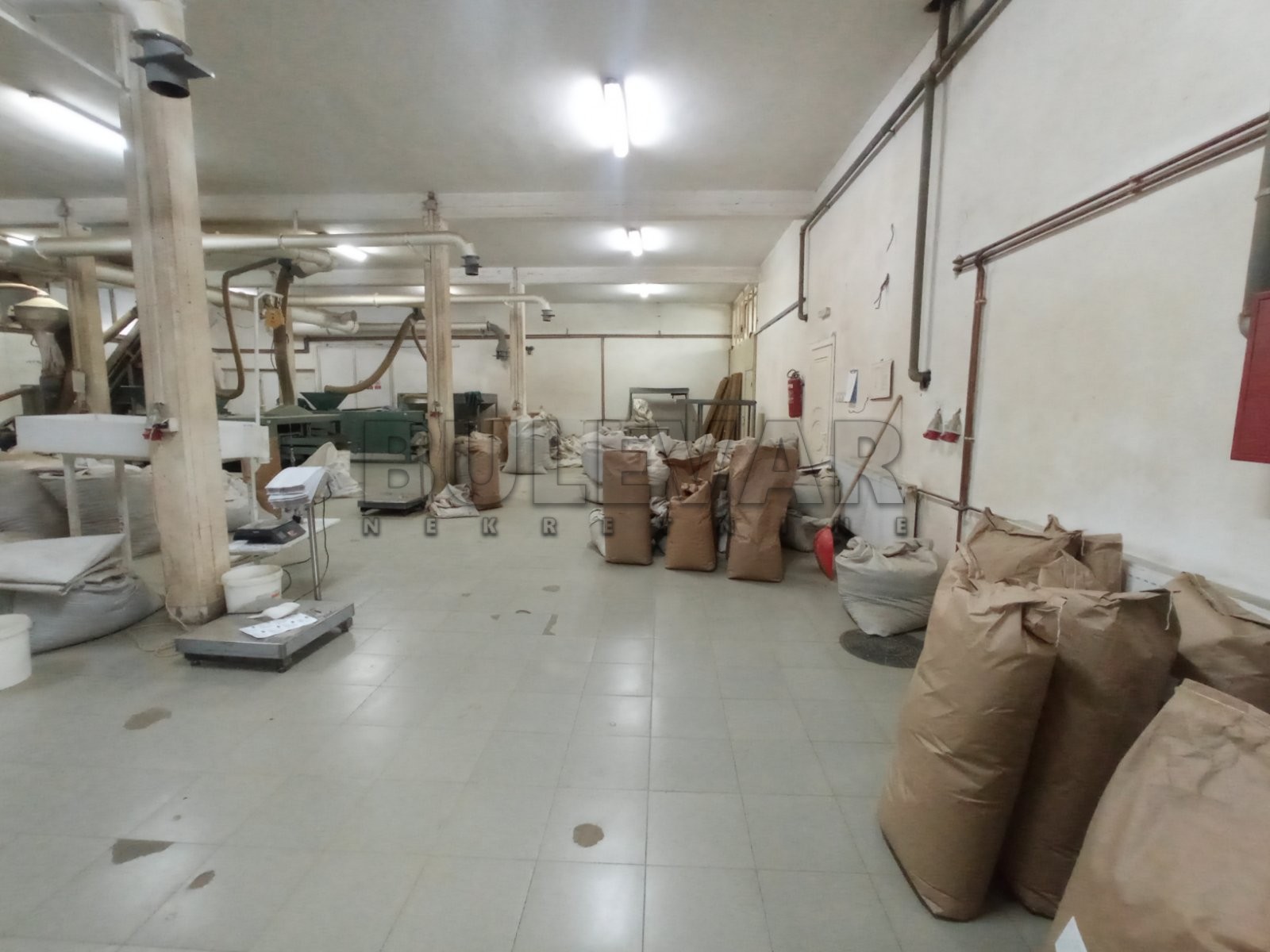 Lokal, 2500 m2, Centar, Hadžićeva ID: i-012947 38