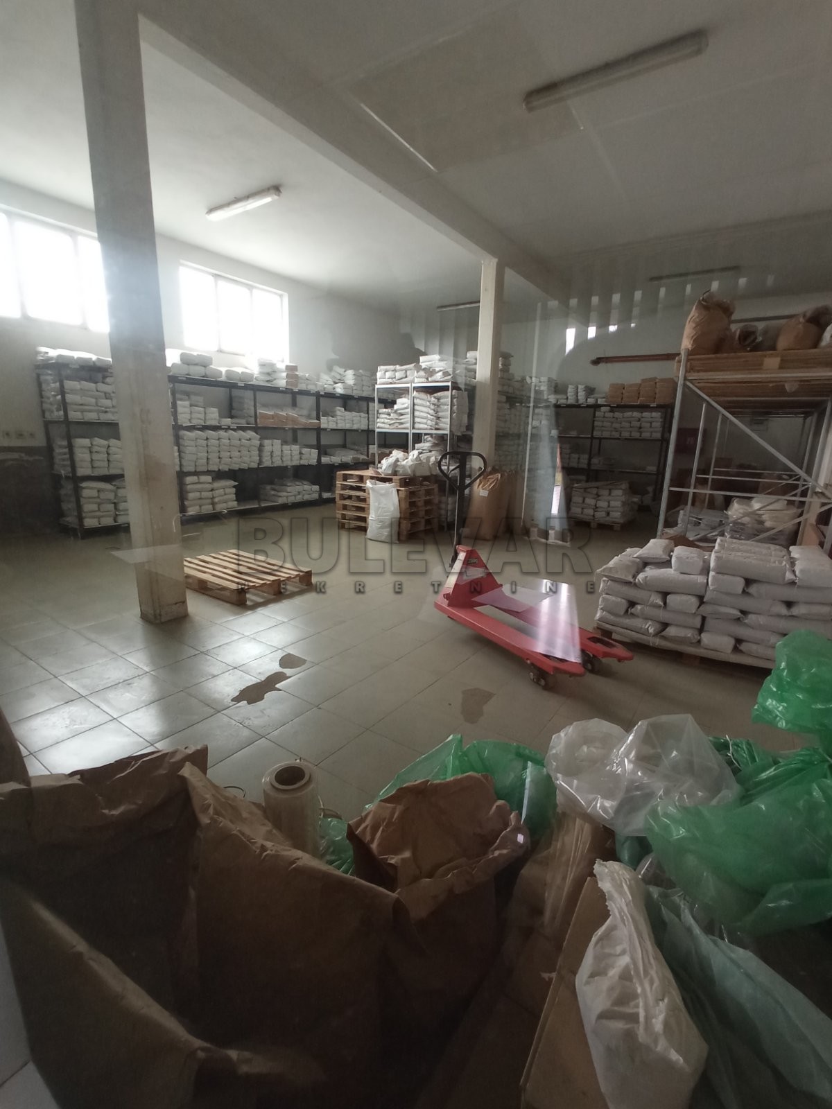 Lokal, 2500 m2, Centar, Hadžićeva ID: i-012947 39