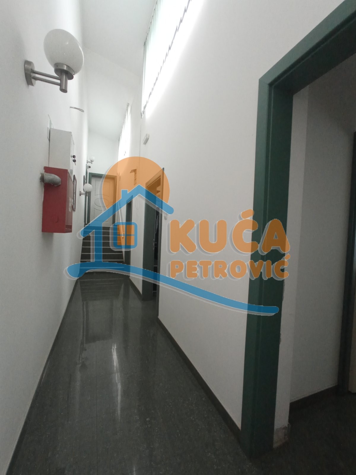 Lokal, 2500 m2, Centar, Hadžićeva ID: i-012947 22