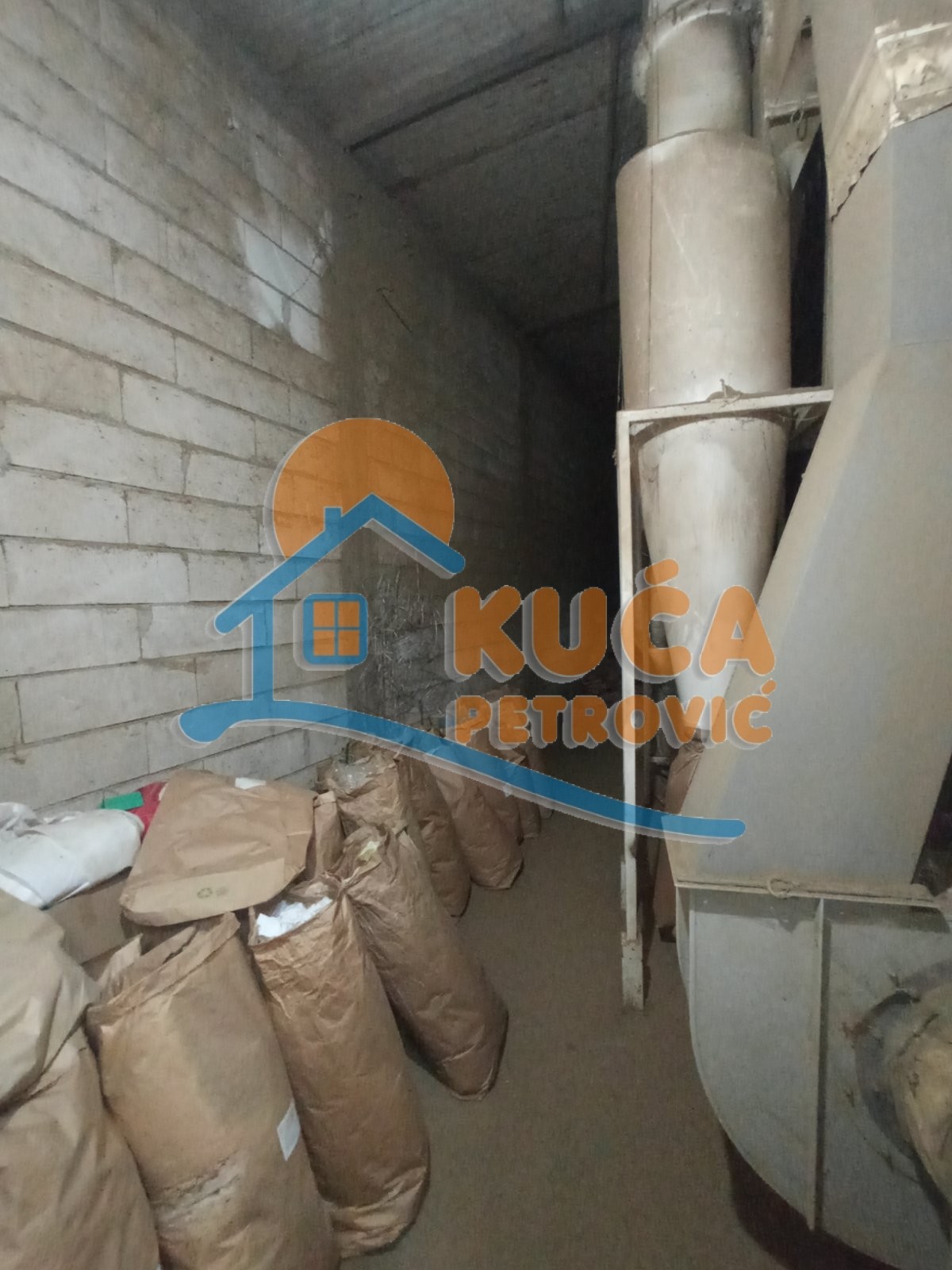 Lokal, 2500 m2, Centar, Hadžićeva ID: i-012947 52