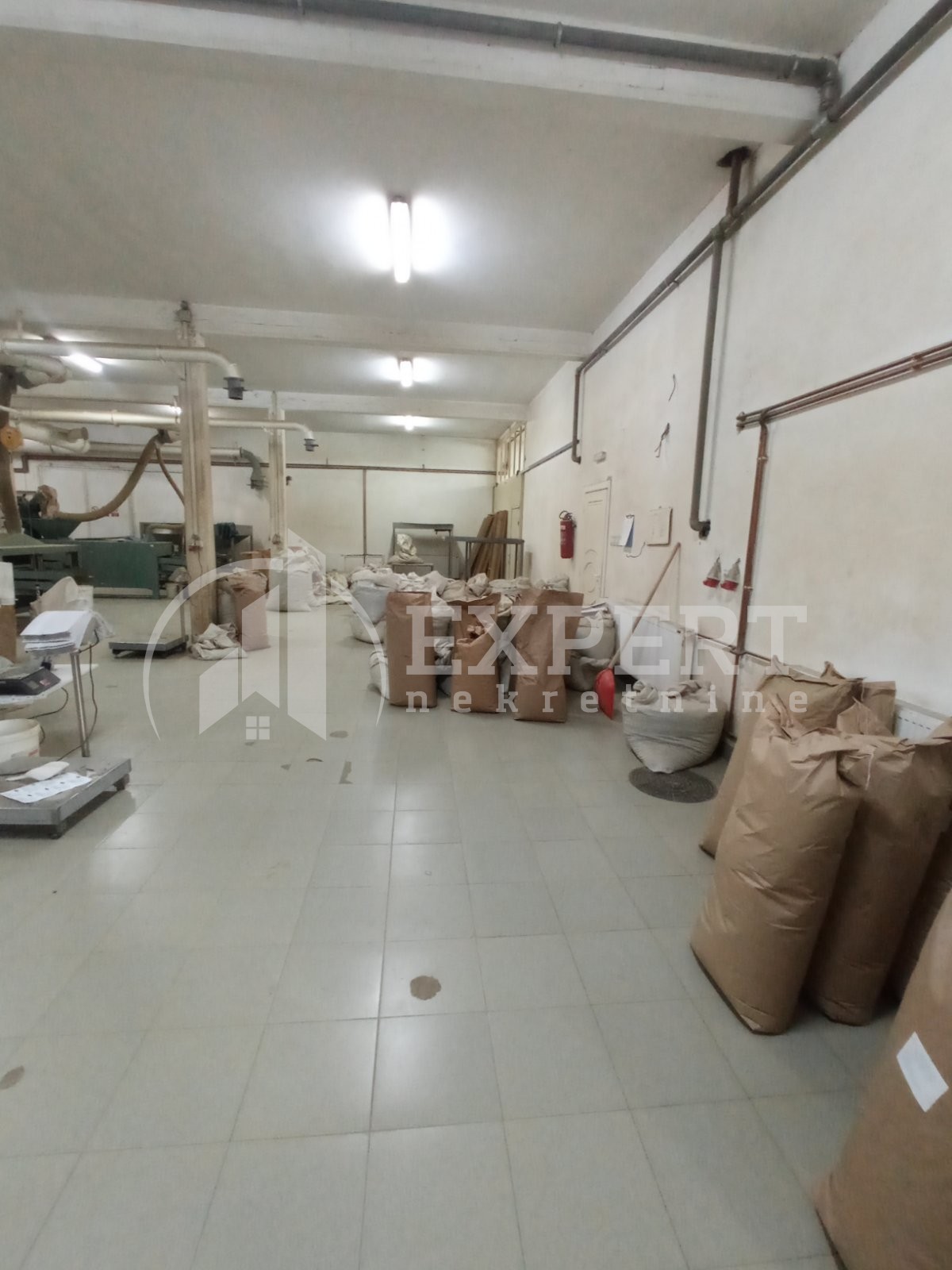 Lokal, 2500 m2, Centar, Hadžićeva ID: i-012947 37