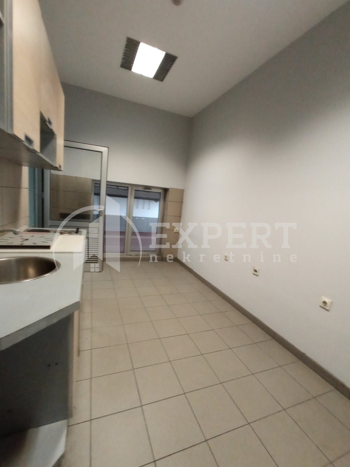 Lokal, 760 m2, Vrtište, Čamurlijski put ID: i-013014 9