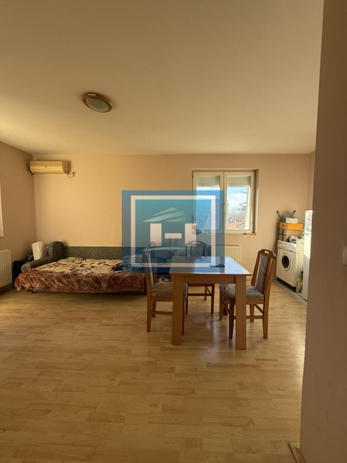 Na prodaju stan- odlična lokacija! 2