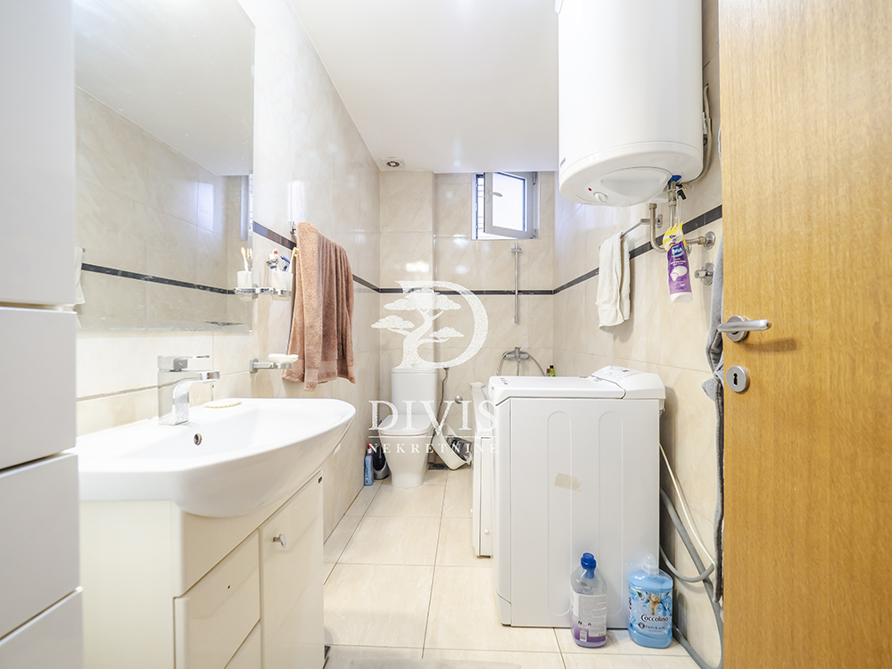 Prodajemo odličan 3 0 stan na Vračaru  Neimar 83m2 4