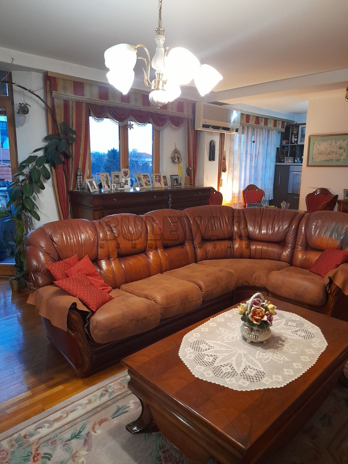 četvorosoban stan, 111 m2, Čair, Prvomajska ID: p-013009 1