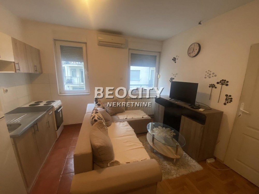 Dvosoban stan, 30 m2, Bulevar Evrope, Bulevar Evrope ID: 115220 1