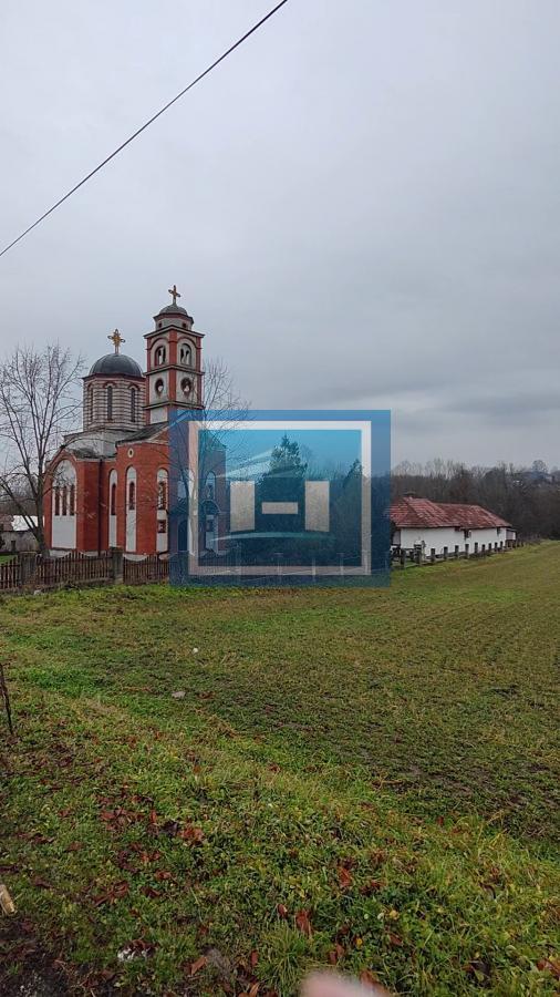 U ponudi velika parcela u centralnom delu  sela Dobrovodice kod Batočine 1