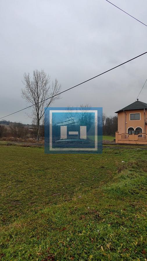 U ponudi velika parcela u centralnom delu  sela Dobrovodice kod Batočine 3