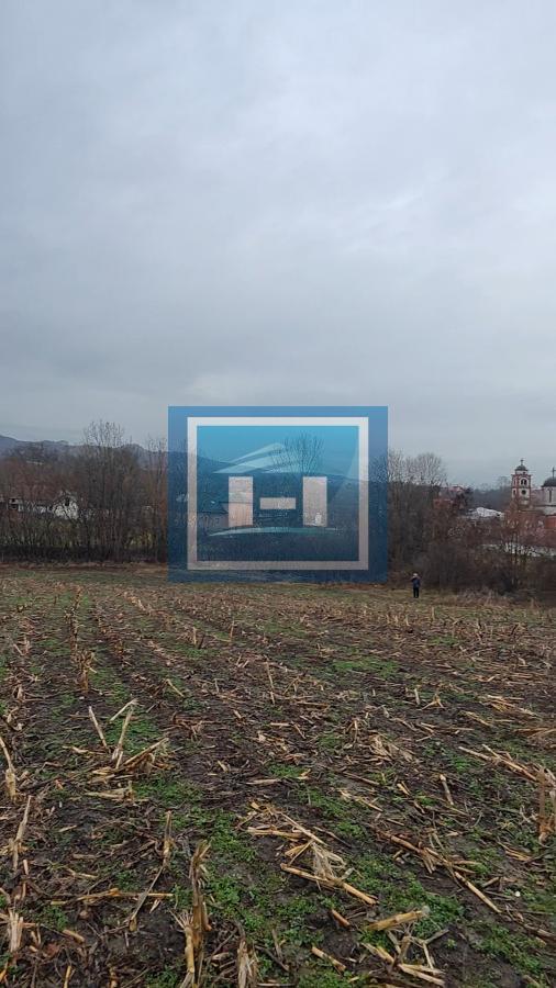 U ponudi velika parcela u centralnom delu  sela Dobrovodice kod Batočine 13