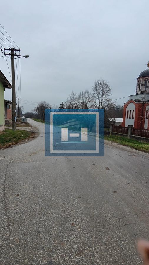 U ponudi velika parcela u centralnom delu  sela Dobrovodice kod Batočine 6