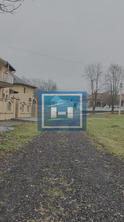 U ponudi velika parcela u centralnom delu  sela Dobrovodice kod Batočine 8