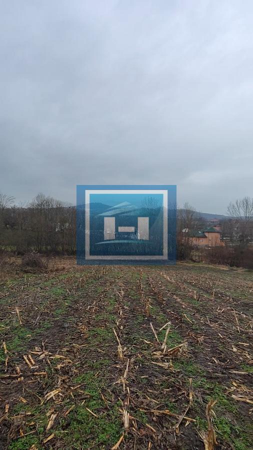 U ponudi velika parcela u centralnom delu  sela Dobrovodice kod Batočine 16