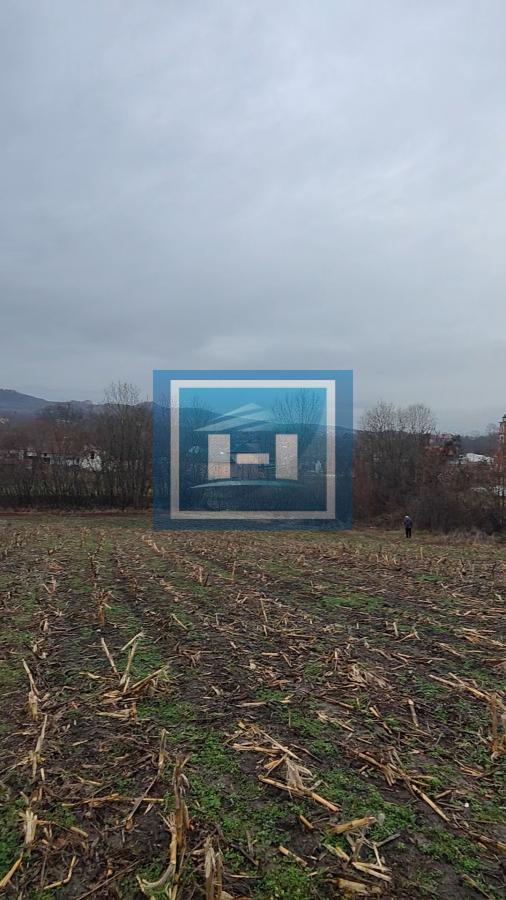 U ponudi velika parcela u centralnom delu  sela Dobrovodice kod Batočine 17