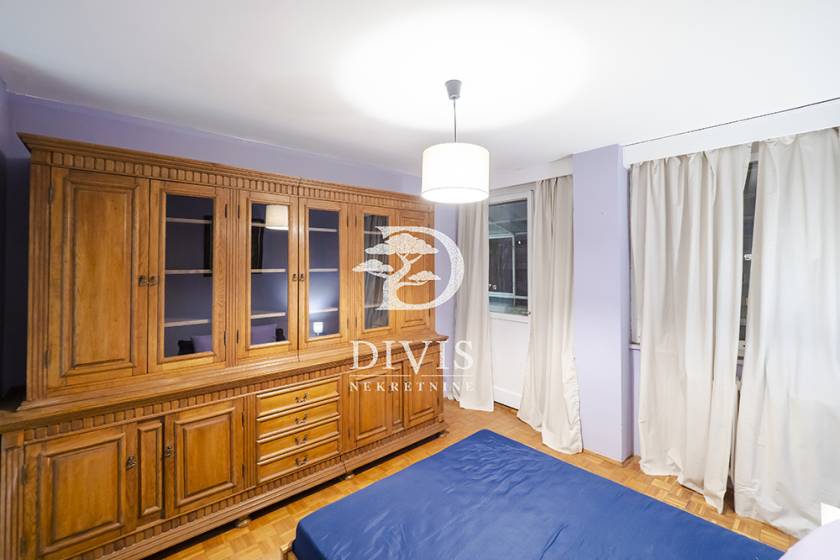 Prodajemo dvoiposoban stan  55m2  Blok 21  Bulevar Zorana Đinđića 4