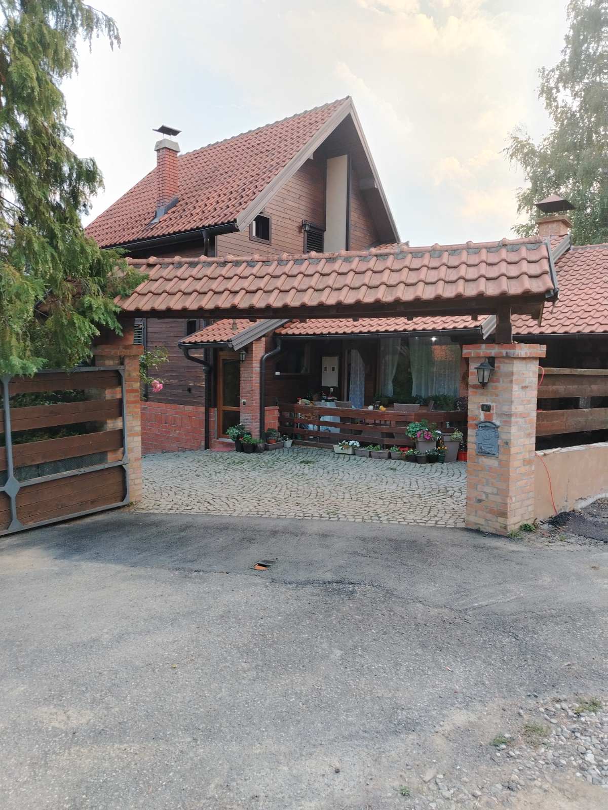 Prodaja kuce Zlatibor Colovica Brdo 1