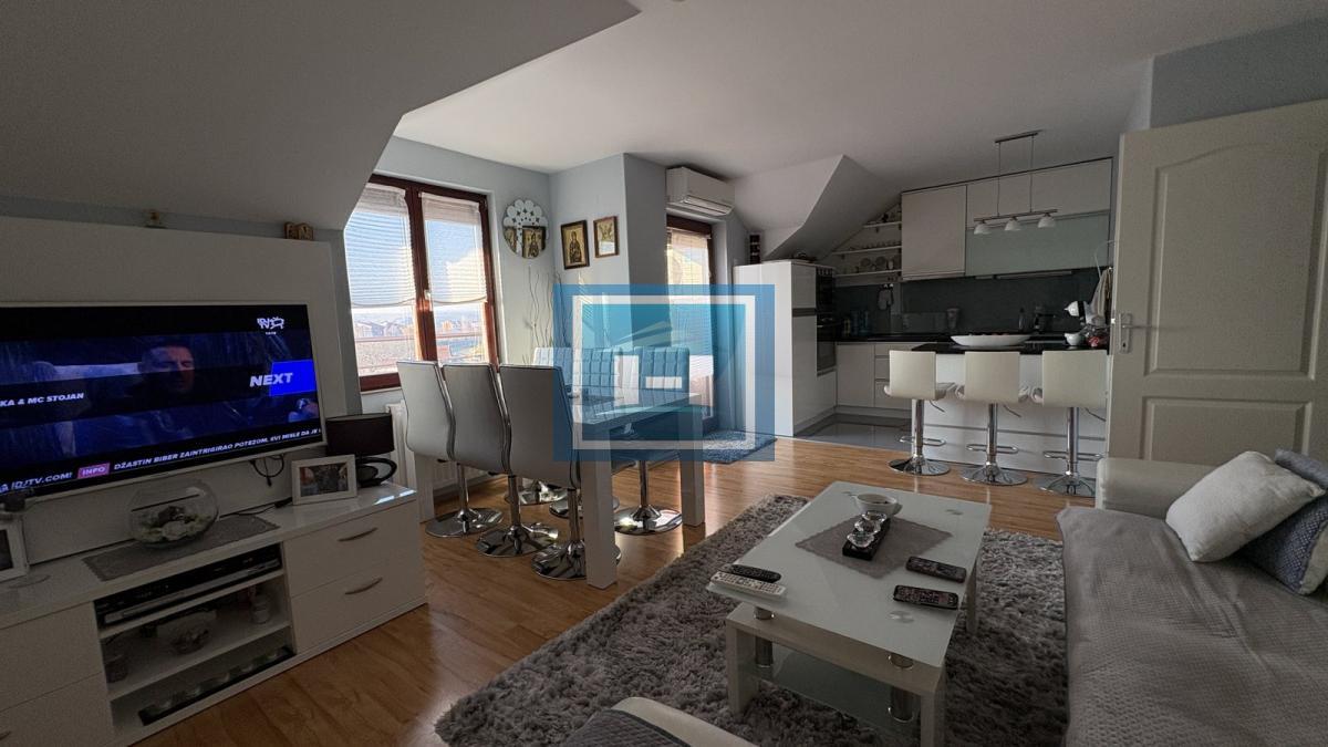 Kompletno namešten porodični stan 1