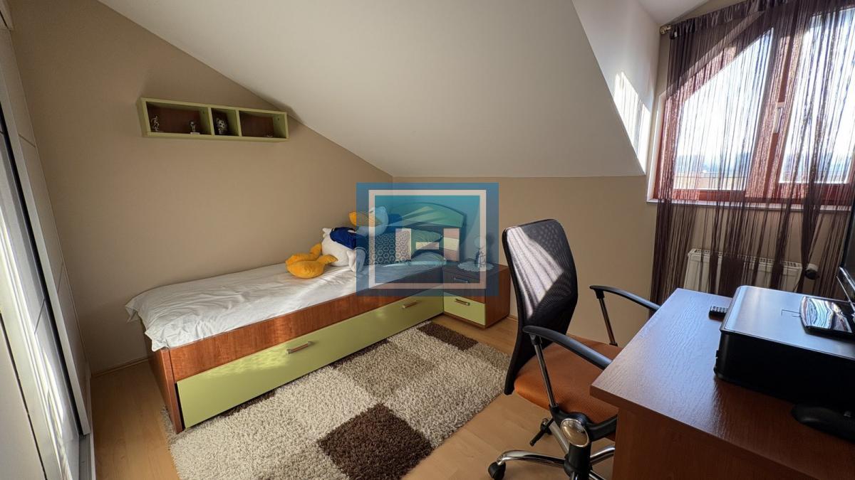 Kompletno namešten porodični stan 10