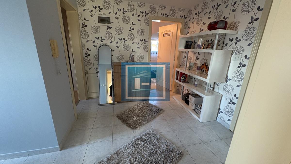 Kompletno namešten porodični stan 9