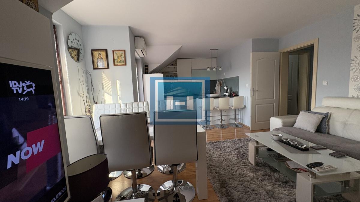 Kompletno namešten porodični stan 3