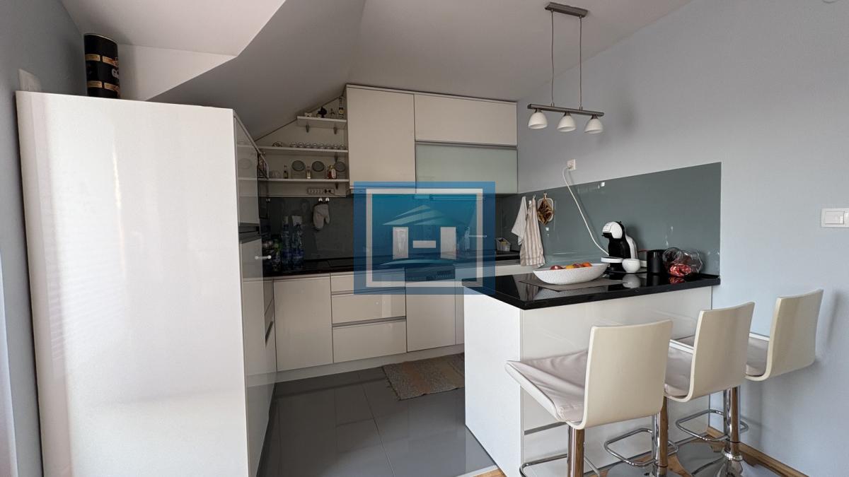 Kompletno namešten porodični stan 4