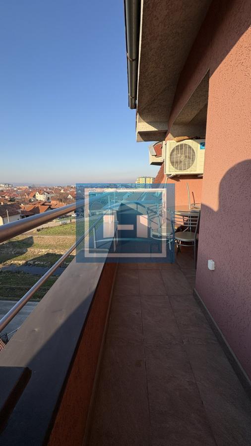 Kompletno namešten porodični stan 6