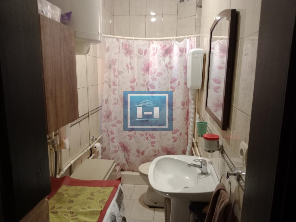 Prostrana porodična kuća u širem centru Ćuprije 7