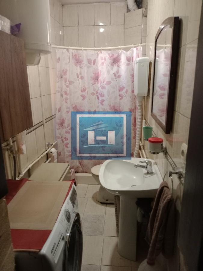 Prostrana porodična kuća u širem centru Ćuprije 8