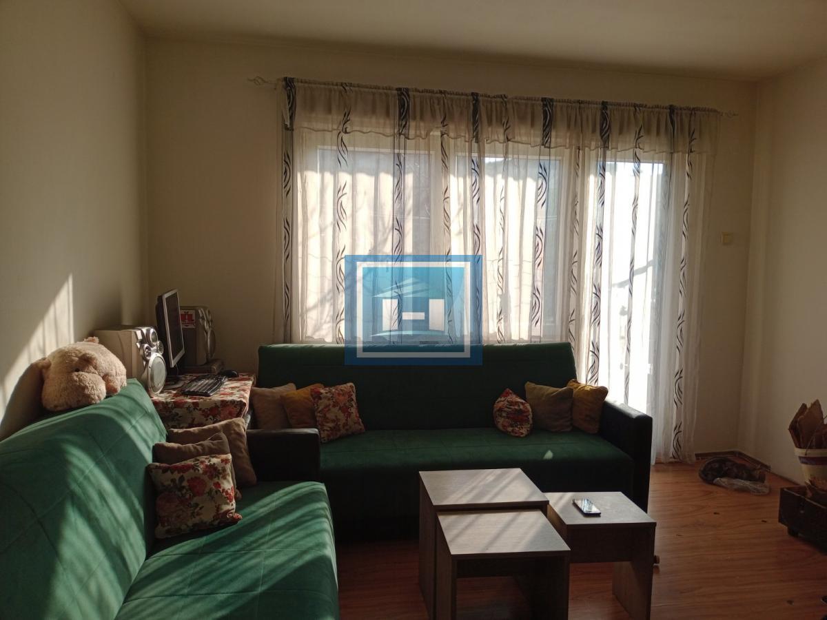 Prostrana porodična kuća u širem centru Ćuprije 13