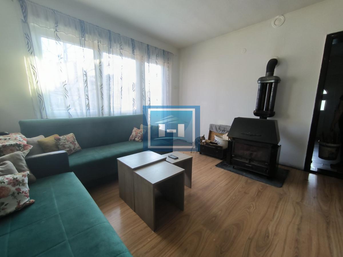 Prostrana porodična kuća u širem centru Ćuprije 2