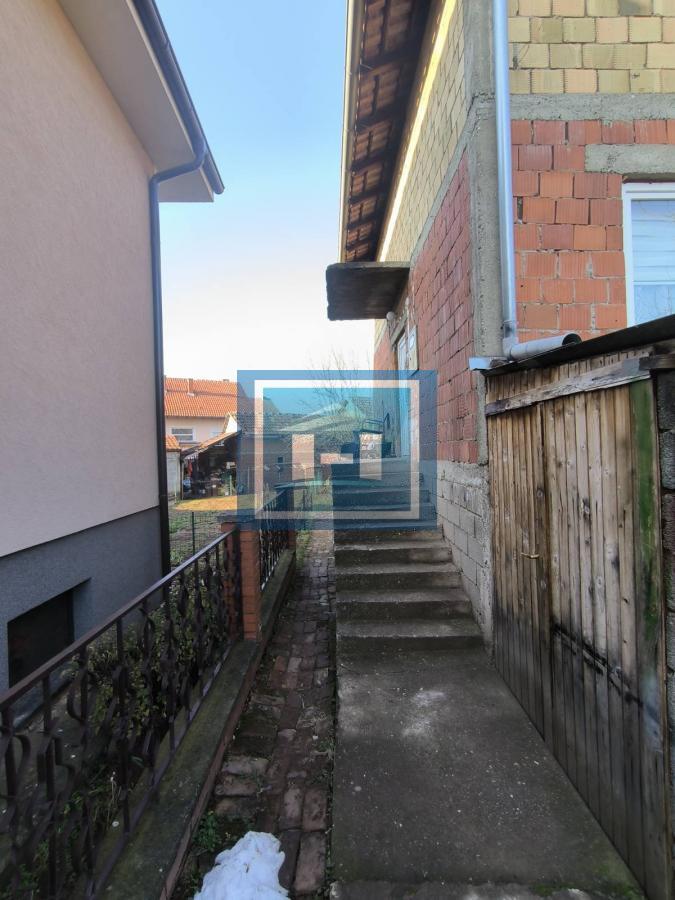 Prostrana porodična kuća u širem centru Ćuprije 5