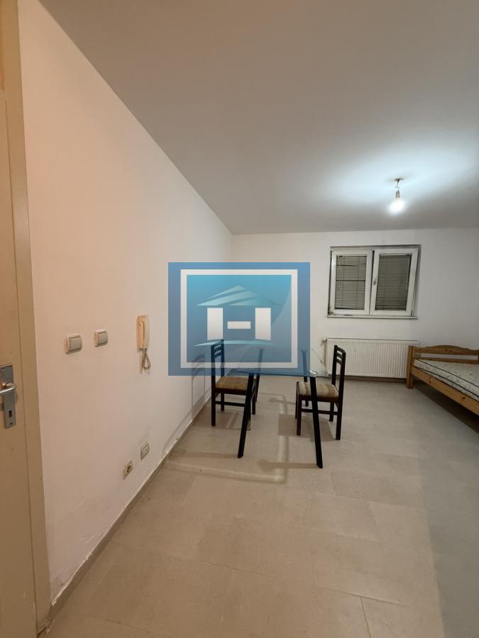 Izdaje se stan u prizemlju u Jagodini 4