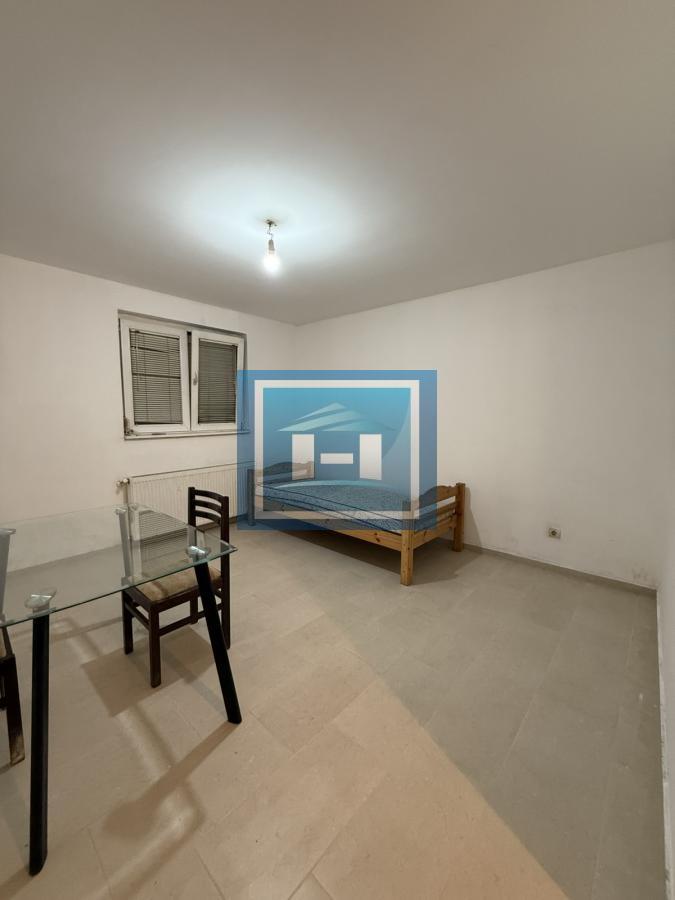 Izdaje se stan u prizemlju u Jagodini 5