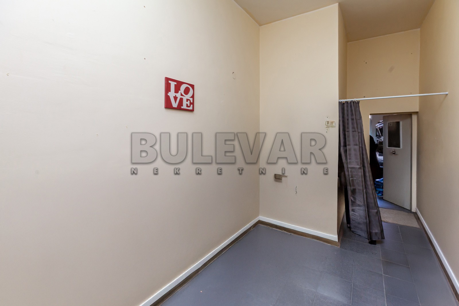 Lokal, 30 m2, Medijana, Obilićev venac ID: p-013106 2