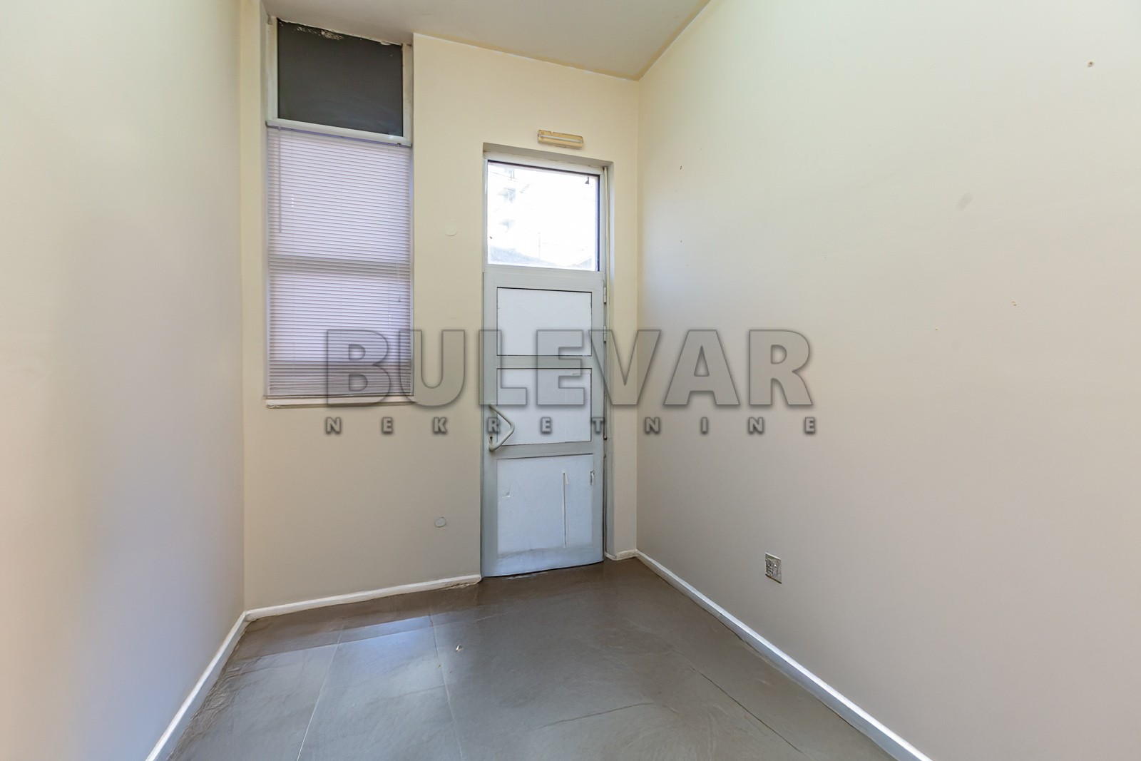 Lokal, 30 m2, Medijana, Obilićev venac ID: p-013106 3