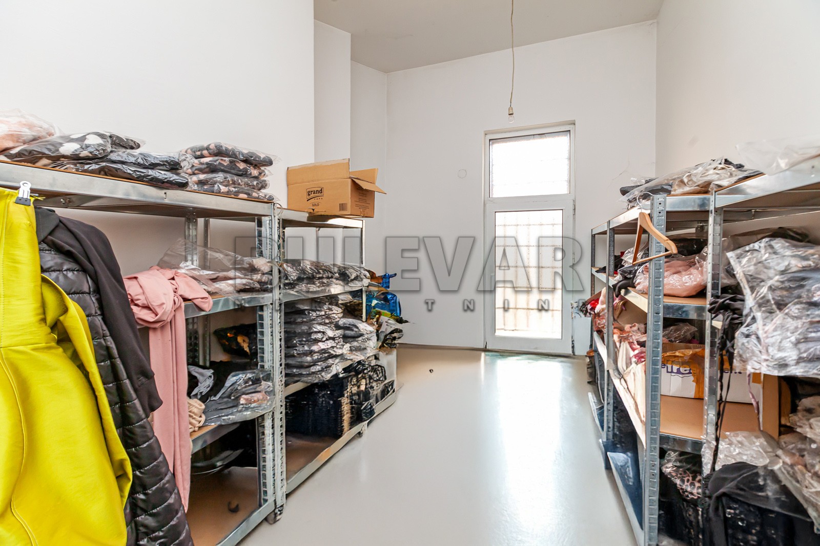 Lokal, 30 m2, Medijana, Obilićev venac ID: p-013106 4