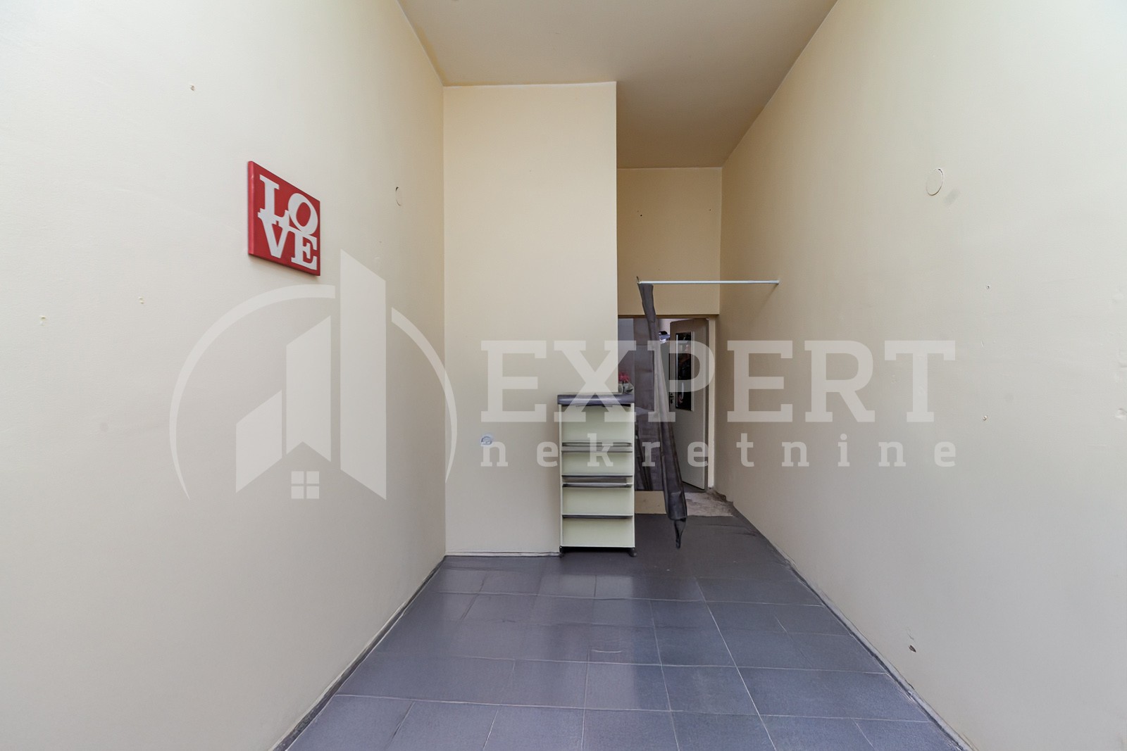 Lokal, 30 m2, Medijana, Obilićev venac ID: p-013106 1