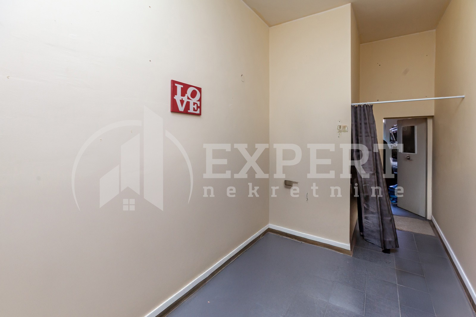 Lokal, 30 m2, Medijana, Obilićev venac ID: p-013106 2