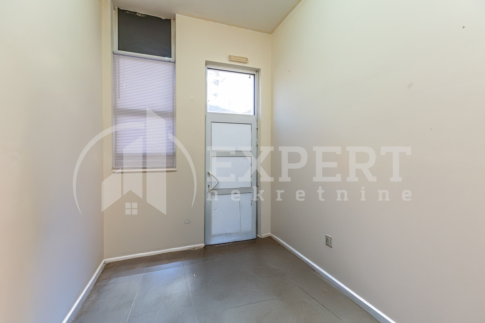 Lokal, 30 m2, Medijana, Obilićev venac ID: p-013106 3