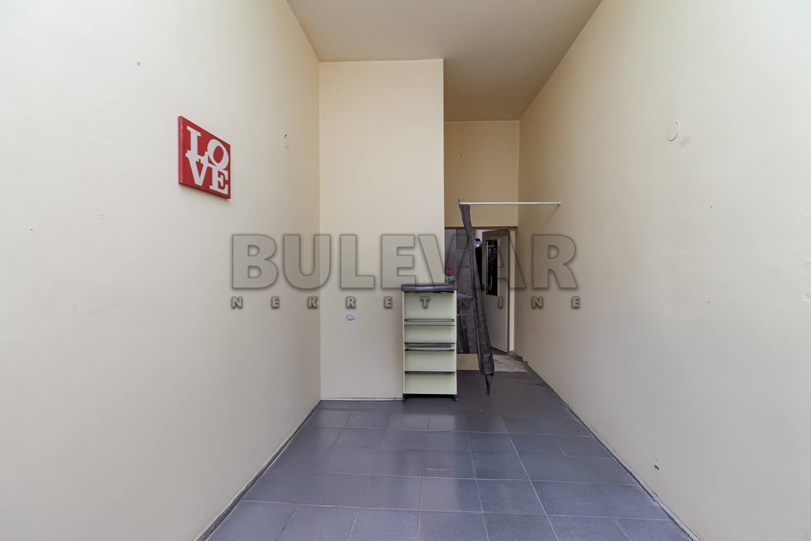 Lokal, 30 m2, Medijana, Obilićev venac ID: p-013106 1