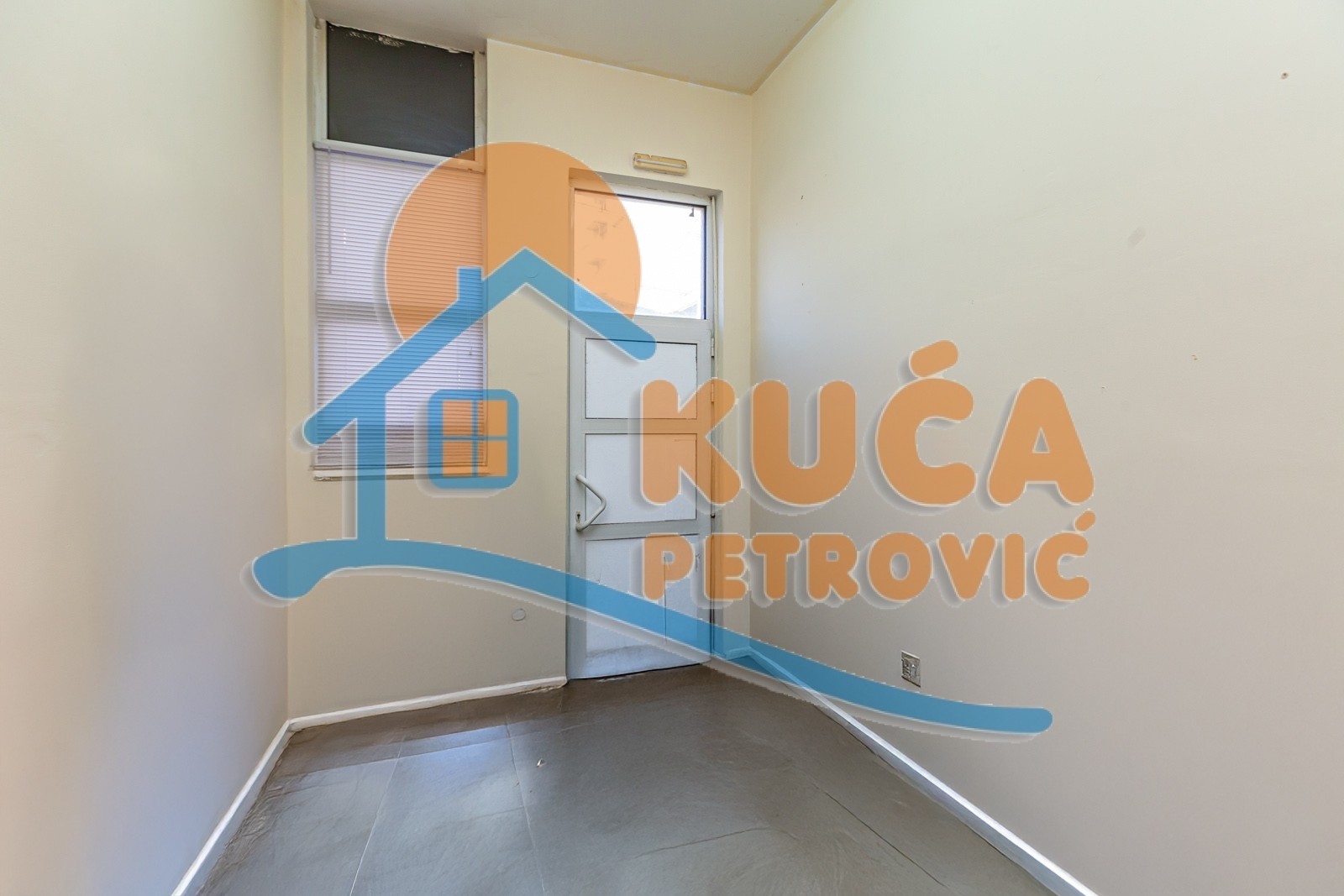 Lokal, 30 m2, Medijana, Obilićev venac ID: p-013106 3