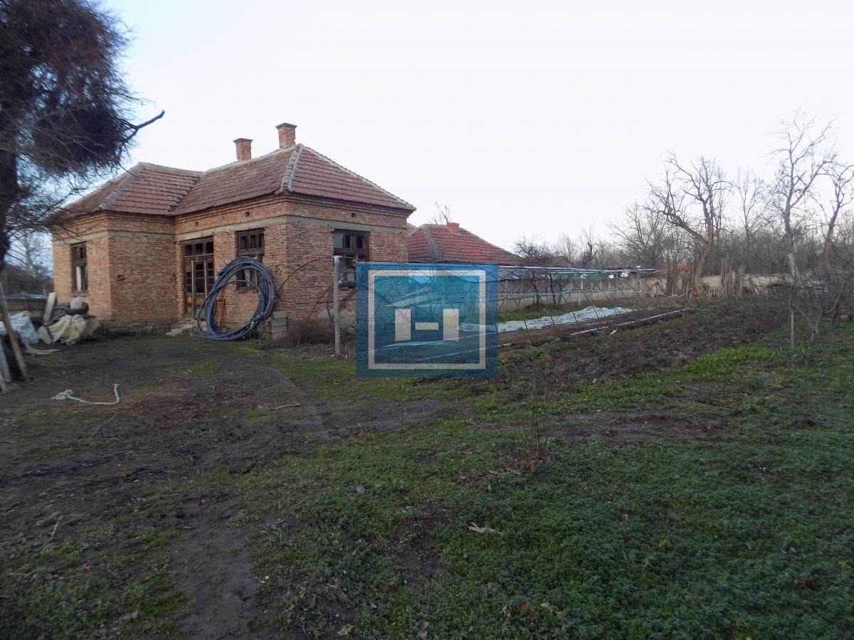 Stariji objekat u Donjem Katunu 12