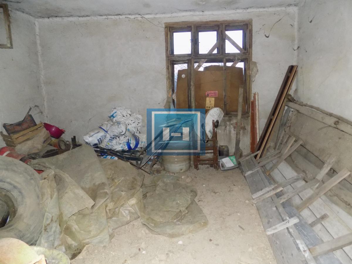 Stariji objekat u Donjem Katunu 15