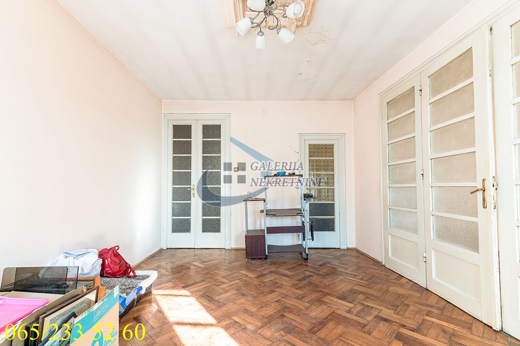 Stari Grad  Studentski trg   Simina 77m2 2