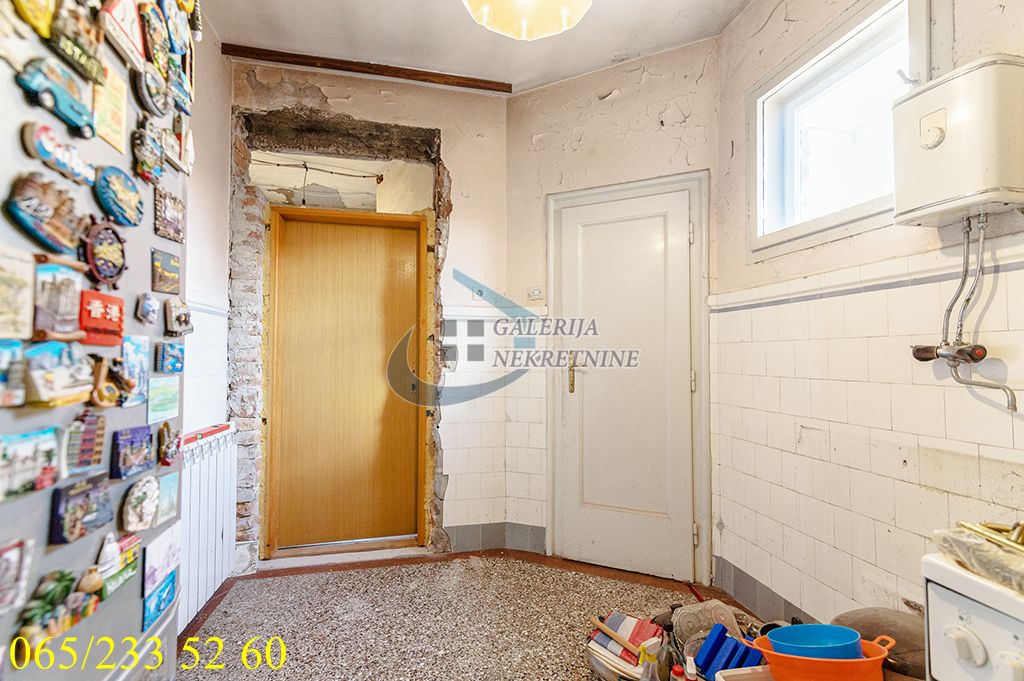 Stari Grad  Studentski trg   Simina 77m2 5